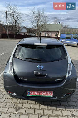 Хэтчбек Nissan Leaf 2013 в 