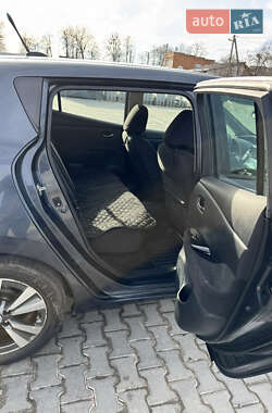 Хэтчбек Nissan Leaf 2013 в 