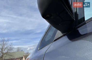 Хэтчбек Nissan Leaf 2013 в 