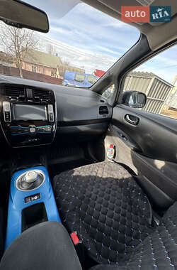 Хэтчбек Nissan Leaf 2013 в 