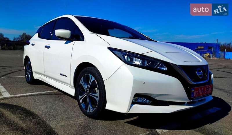 Хэтчбек Nissan Leaf 2019 в 