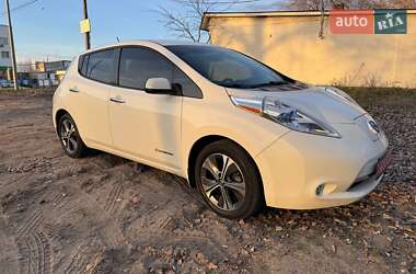 Хетчбек Nissan Leaf 2015 в Дніпрі