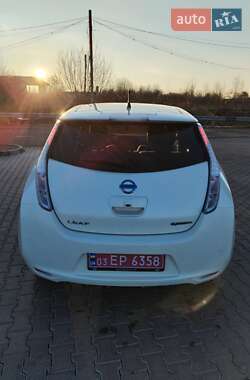Хэтчбек Nissan Leaf 2012 в 