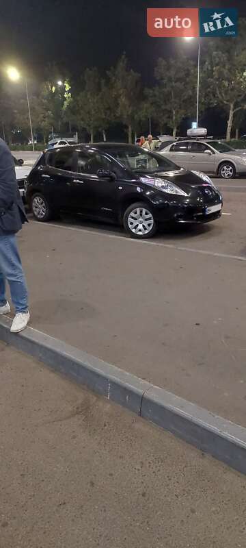 Хэтчбек Nissan Leaf 2014 в 