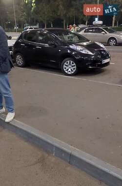 Хэтчбек Nissan Leaf 2014 в 