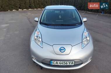 Хэтчбек Nissan Leaf 2015 в 