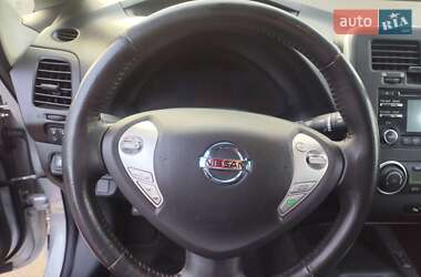 Хэтчбек Nissan Leaf 2015 в 