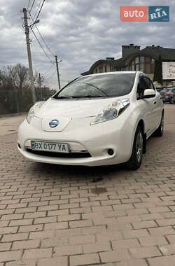 Хетчбек Nissan Leaf 2012 в Чернівцях