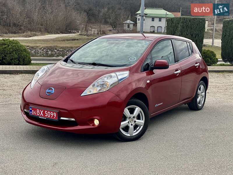 Хетчбек Nissan Leaf 2015 в Дніпрі