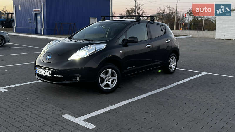 Хетчбек Nissan Leaf 2013 в 
