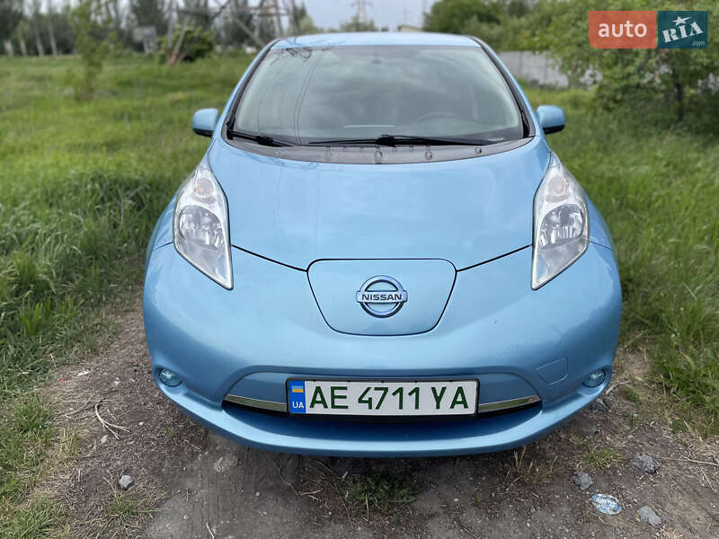 Хэтчбек Nissan Leaf 2014 в 