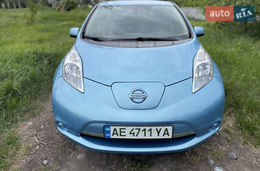 Хэтчбек Nissan Leaf 2014 в 