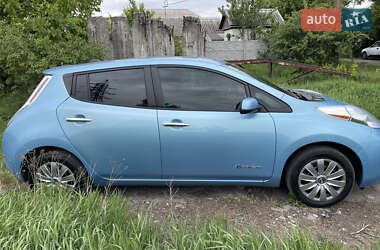 Хэтчбек Nissan Leaf 2014 в 