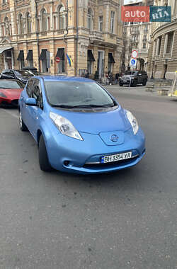 Хэтчбек Nissan Leaf 2012 в 