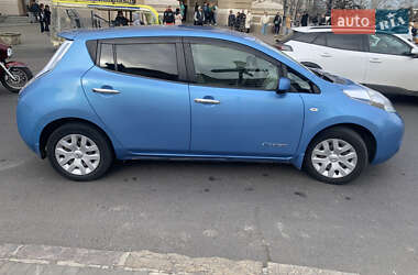 Хэтчбек Nissan Leaf 2012 в 
