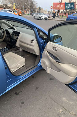 Хэтчбек Nissan Leaf 2012 в 