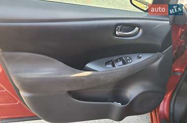 Хетчбек Nissan Leaf 2013 в 