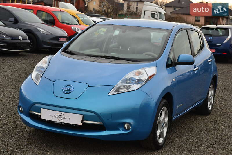 Хэтчбек Nissan Leaf 2013 в 