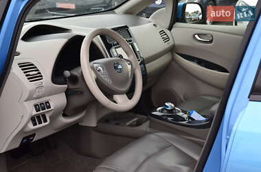 Хэтчбек Nissan Leaf 2013 в 