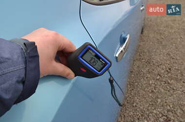 Хэтчбек Nissan Leaf 2013 в 