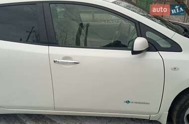 Хэтчбек Nissan Leaf 2013 в 