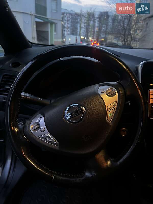 Хэтчбек Nissan Leaf 2015 в Ровно