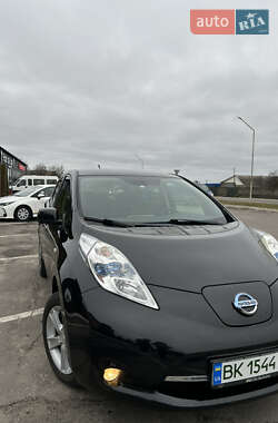 Хетчбек Nissan Leaf 2014 в 