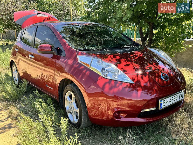 Хетчбек Nissan Leaf 2015 в Одесі