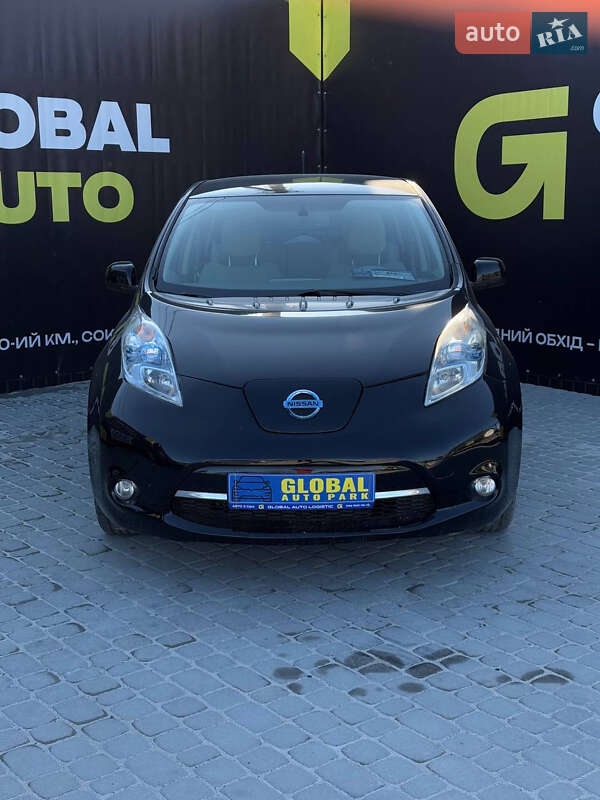 Хетчбек Nissan Leaf 2011 в 
