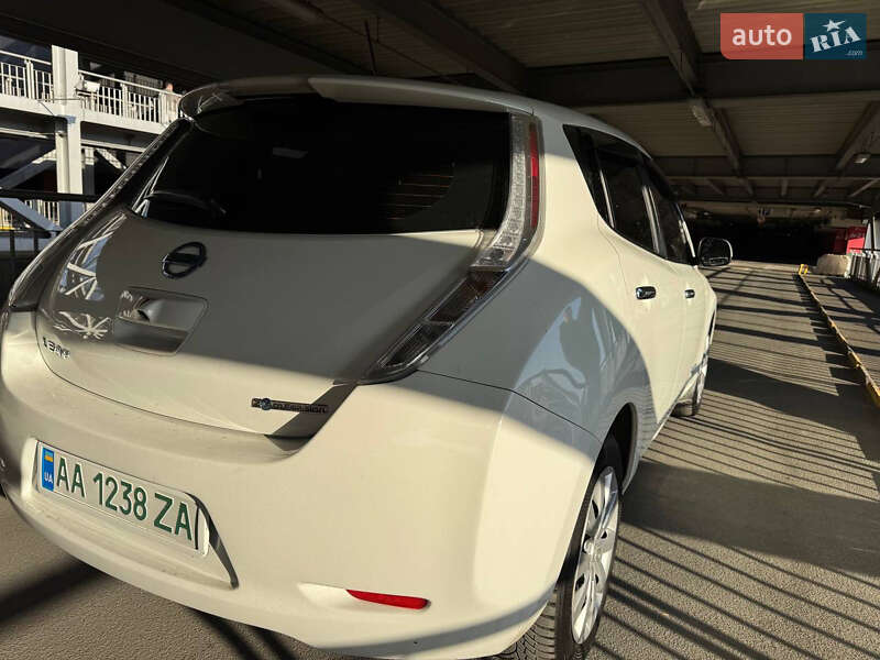 Хэтчбек Nissan Leaf 2016 в Киеве