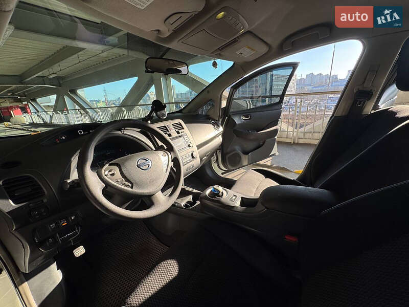 Хэтчбек Nissan Leaf 2016 в Киеве