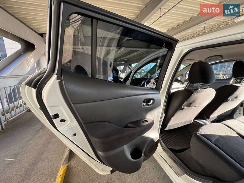 Хэтчбек Nissan Leaf 2016 в Киеве