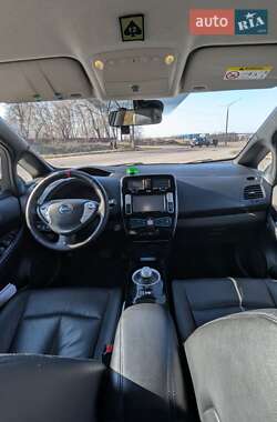 Хетчбек Nissan Leaf 2013 в 