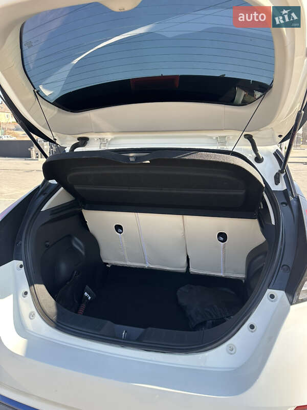 Хэтчбек Nissan Leaf 2018 в Львове