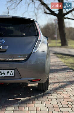 Хэтчбек Nissan Leaf 2013 в 