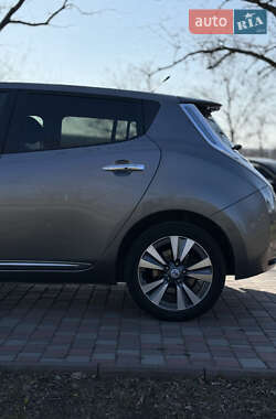 Хэтчбек Nissan Leaf 2013 в 
