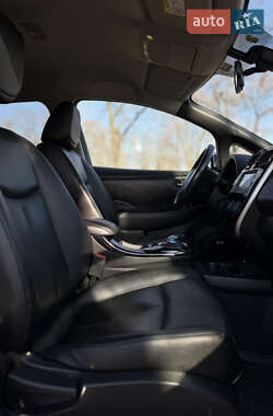 Хэтчбек Nissan Leaf 2013 в 
