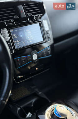 Хэтчбек Nissan Leaf 2013 в 