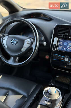 Хэтчбек Nissan Leaf 2013 в 