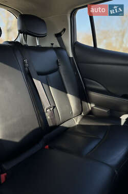 Хэтчбек Nissan Leaf 2013 в 