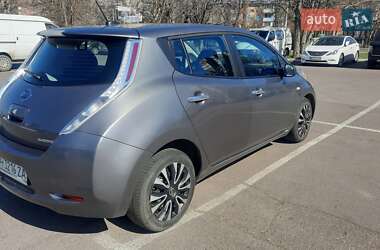 Хэтчбек Nissan Leaf 2016 в 