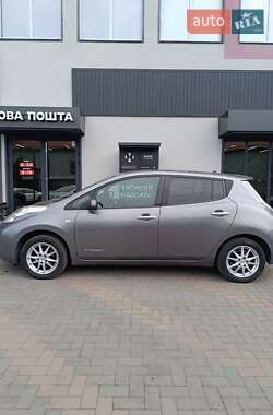 Хэтчбек Nissan Leaf 2015 в 