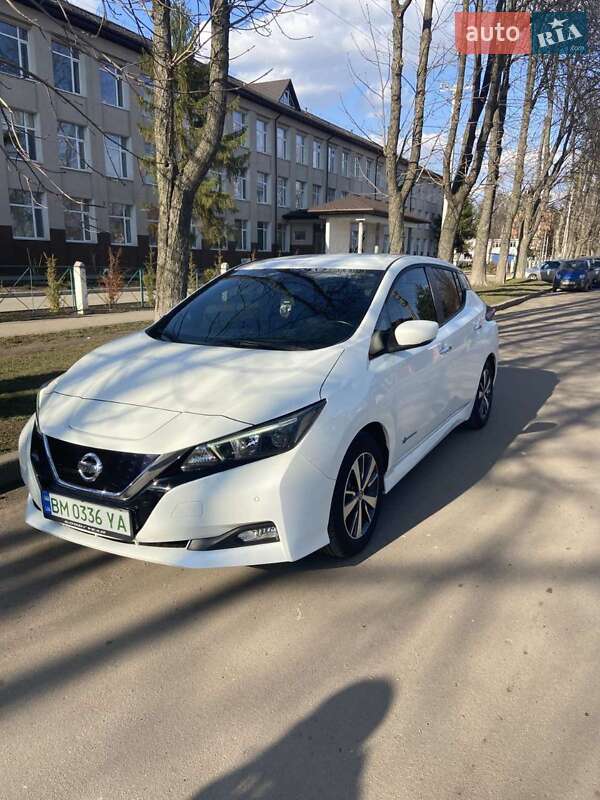 Хэтчбек Nissan Leaf 2018 в 