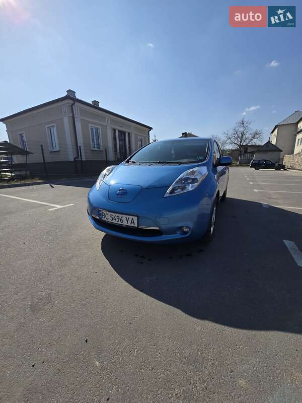 Хетчбек Nissan Leaf 2012 в 