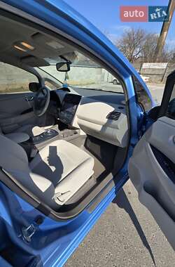 Хетчбек Nissan Leaf 2012 в 