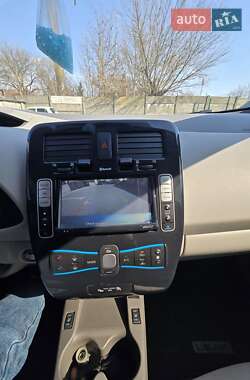 Хетчбек Nissan Leaf 2012 в 