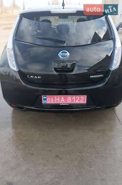 Хэтчбек Nissan Leaf 2012 в 
