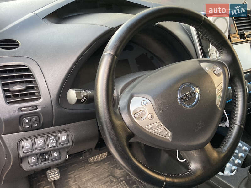 Хэтчбек Nissan Leaf 2014 в Львове