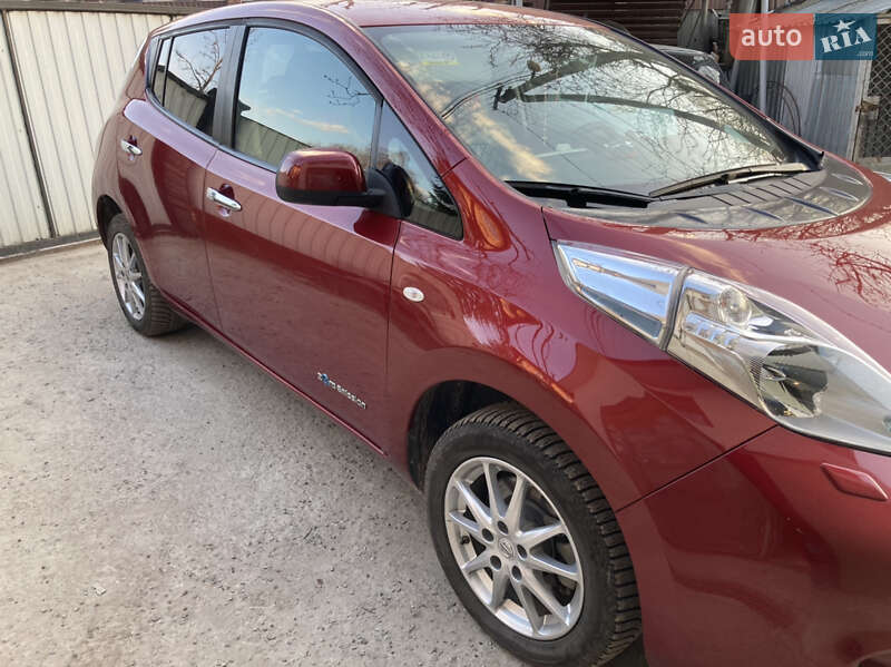 Хэтчбек Nissan Leaf 2014 в Львове