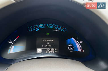 Хэтчбек Nissan Leaf 2012 в 